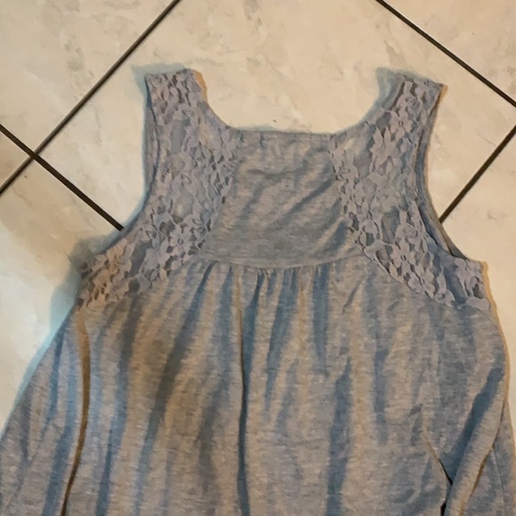 SOLD- Women’s tank tops - Picture 12 of 12